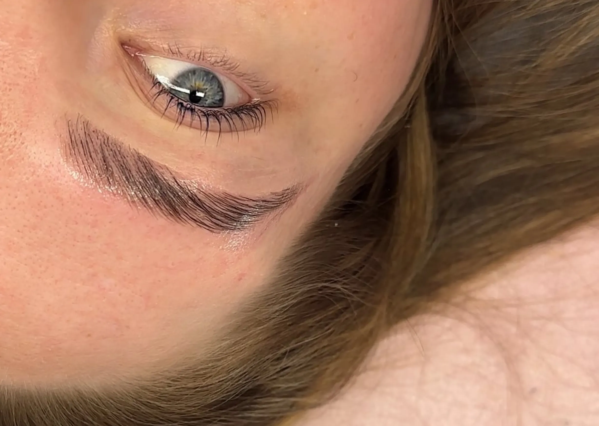 cosmetic tattooist